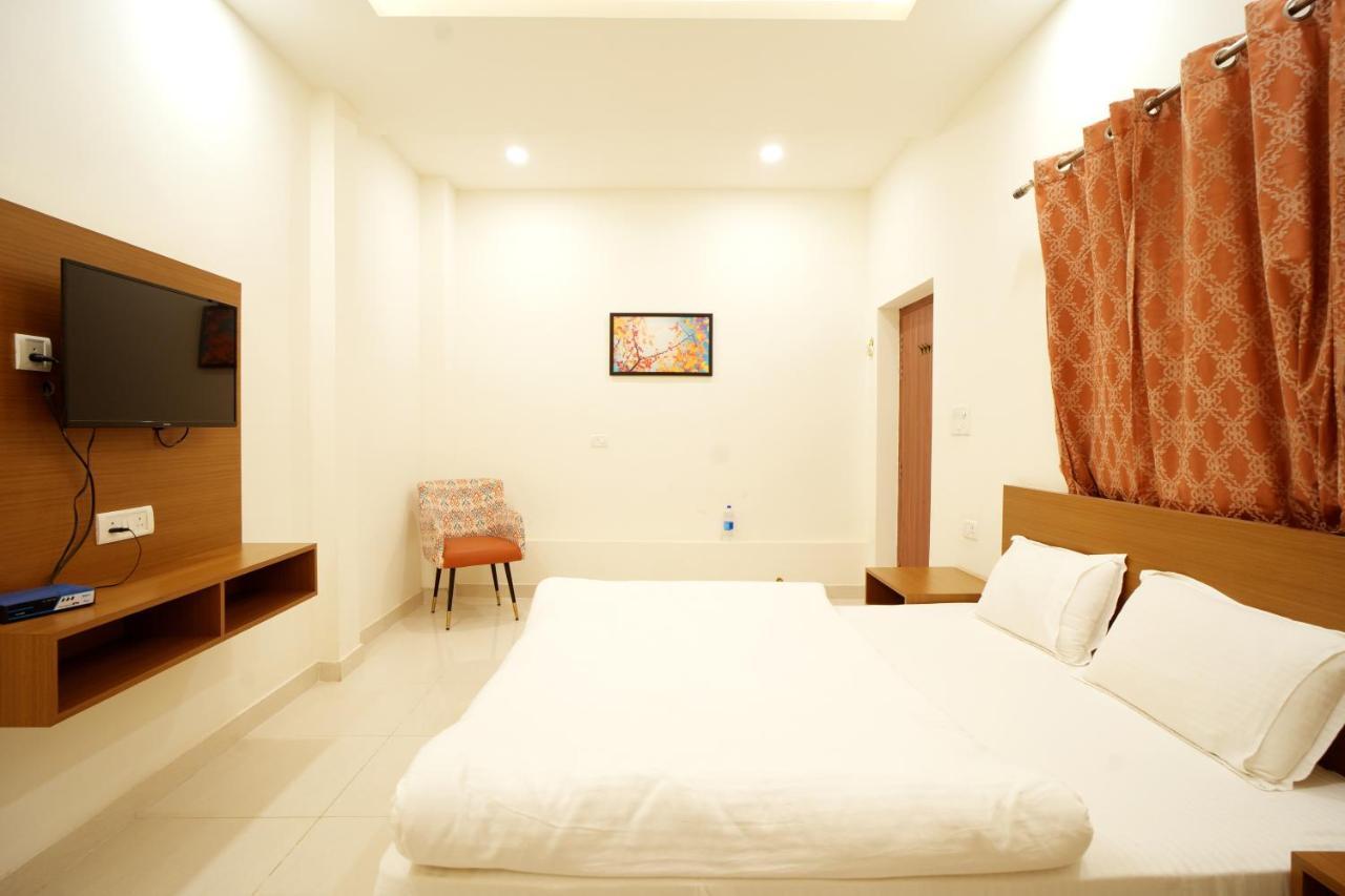 Apoorva Guest House Ayodhya Eksteriør billede