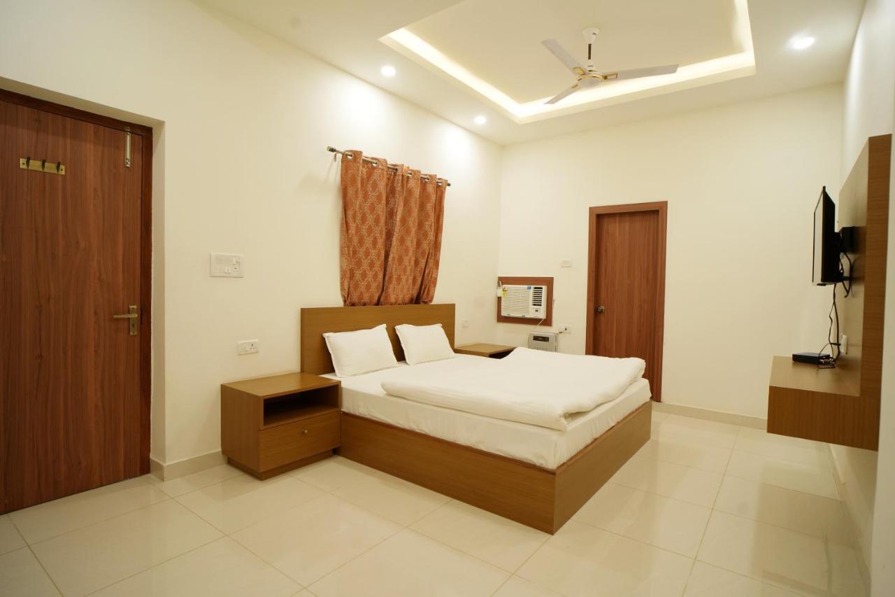 Apoorva Guest House Ayodhya Eksteriør billede